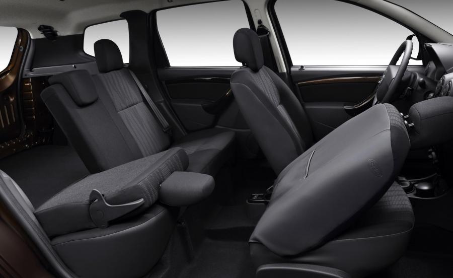 Интерьер Dacia Duster 2010 года  (фото 11 из 66)